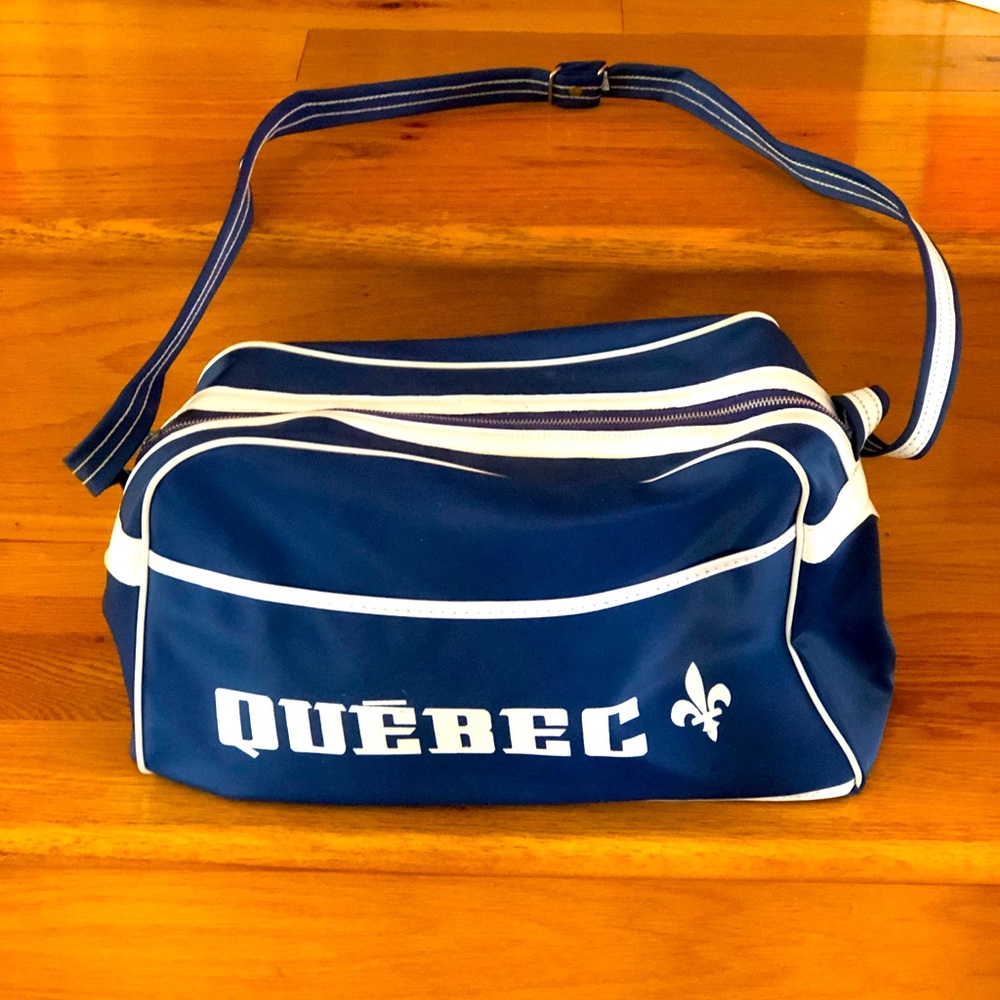 Vintage Québec bag